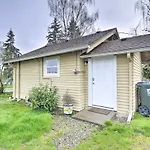 Tacoma Cottage With Fire Pit - Walk To Beach!