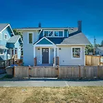 Beautifully Remodeled North Tacoma Home