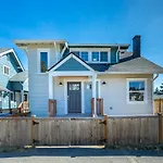 Beautifully Remodeled North Tacoma Home