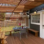 Cozy Home Conveniently Located With King Bed