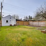 Charming Tacoma Vacation Home With Fenced Yard