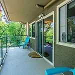 Pacific View, Best Area, 2 Baths, 2 Bedrooms, Wd, Jacuzzi Bath, New Carpet, Balcony, View, 925Sf