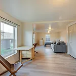 Cozy Tacoma Getaway With Grill And Hot Tub!