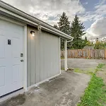 Cozy Tacoma Getaway With Grill And Hot Tub!