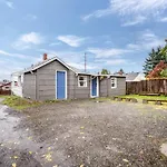 Walk To The Waterfront! The Cozy Cottage