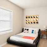 Casa Luna - Old Town/Stadium District Retreat