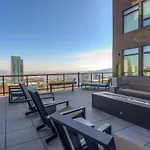 Large-Modern Studiomt Rainier View Downtown