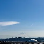 Large-Modern Studiomt Rainier View Downtown