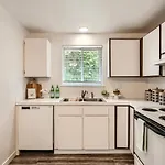 Charming 2 Bedroom In Tacoma