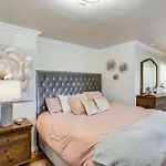 Tacoma Retreat With Fire Pit - Walk To Lake Access!