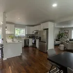 Room With 2 Twin Beds In Tacoma