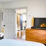Point Ruston Cozy Cottage