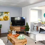 Point Ruston Cozy Cottage
