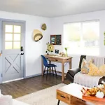 Point Ruston Cozy Cottage