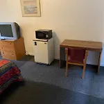 Tacoma Center Motel