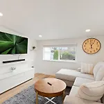 Cozy Tacoma Bungalow- Newly Remodel 2Br, 1Ba Home