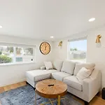 Cozy Tacoma Bungalow- Newly Remodel 2Br, 1Ba Home