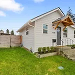 Cozy Tacoma Bungalow- Newly Remodel 2Br, 1Ba Home