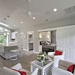 Contemporary Tacoma Cottage With Deck And Pond!
