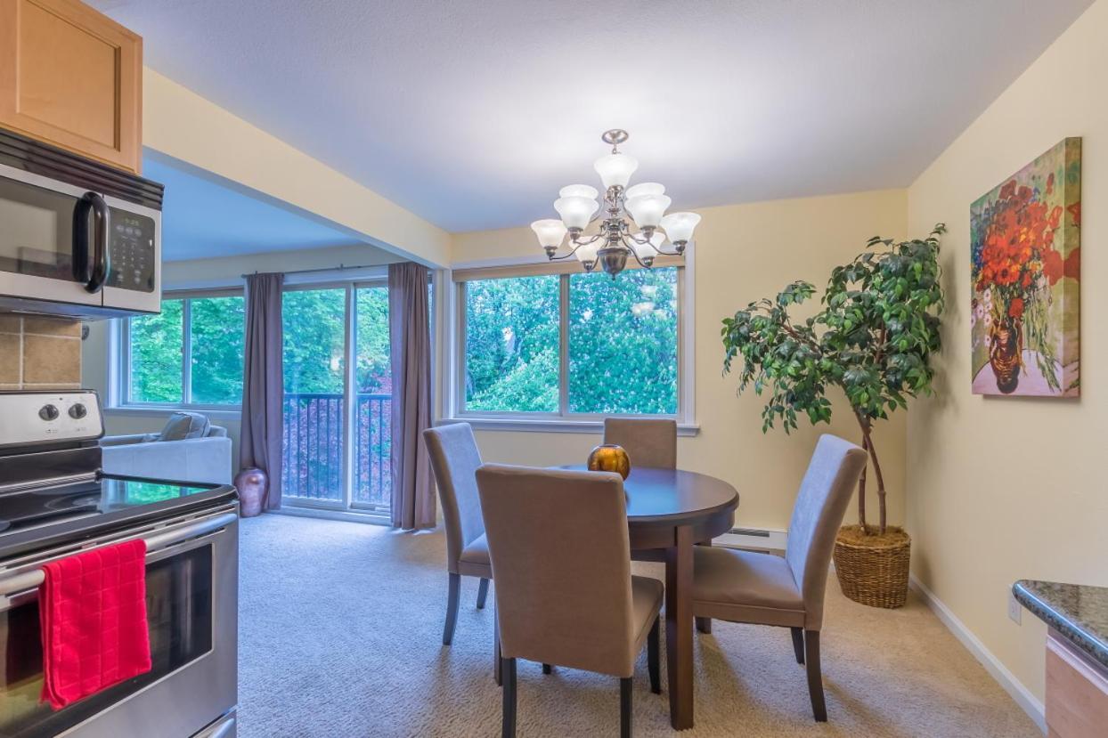 The Romeo, Area, 2 Bedrooms, Wd, Jacuzzi Bath, No Stairs, New Carpet, 825sf Apartment Tacoma