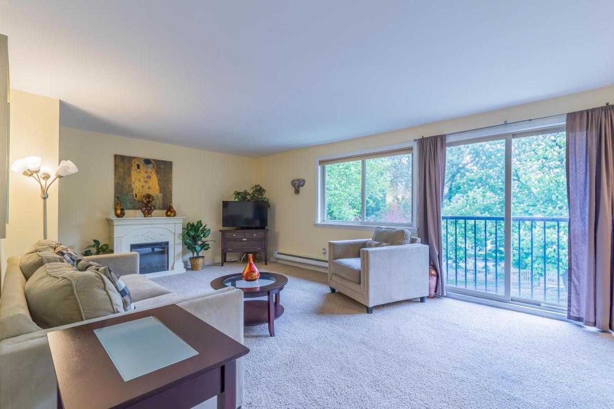 The Romeo, Area, 2 Bedrooms, Wd, Jacuzzi Bath, No Stairs, New Carpet, 825sf * Tacoma