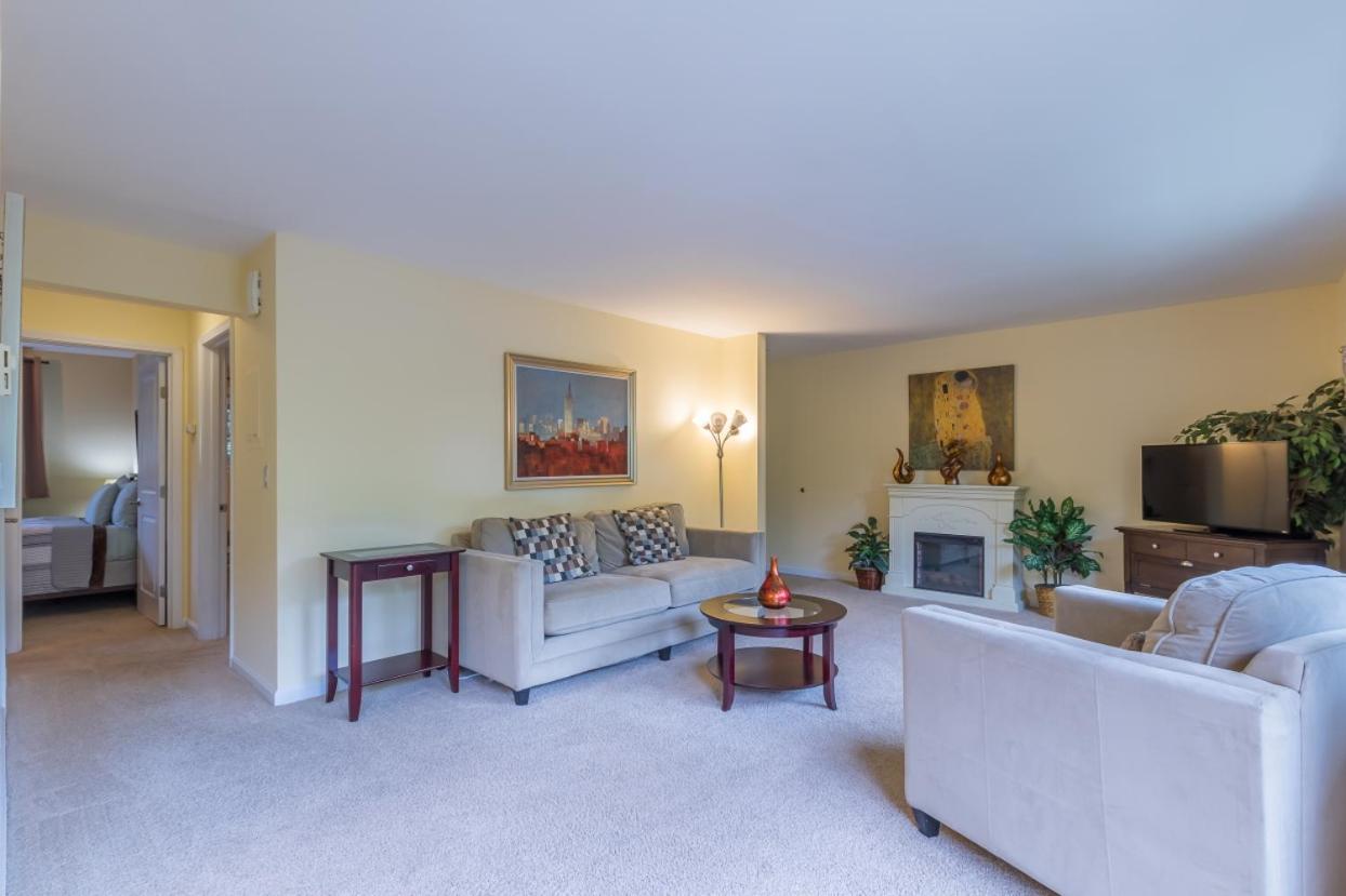The Romeo, Area, 2 Bedrooms, Wd, Jacuzzi Bath, No Stairs, New Carpet, 825sf Apartment Tacoma