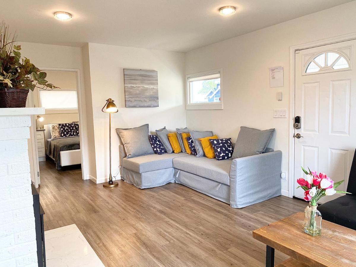 Cozy Conveniently Located With King Bed *