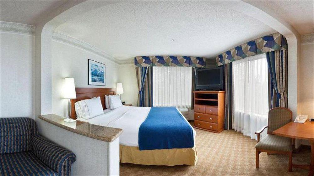 Hotel Express & By Ihg 3*