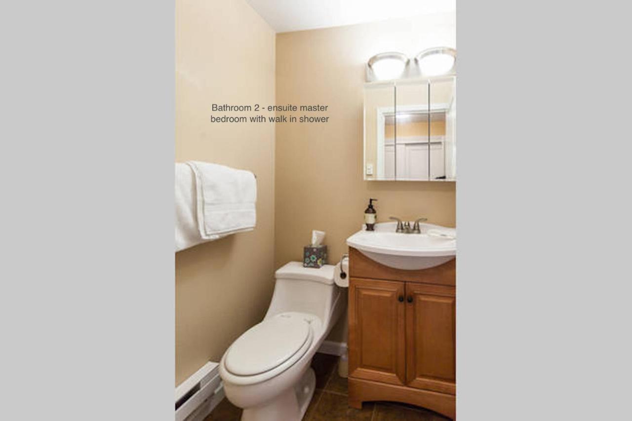 The Veranda, Area, 2 Baths, 2 Bedrooms, Wd, Jacuzzi Bath, New Carpet, Balcony, 925sf *