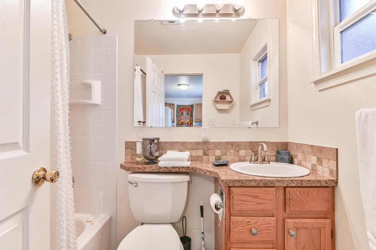 Cozy 2 Bdrm Apt - Easy Access Free Parking - Ac Unit Apartment *