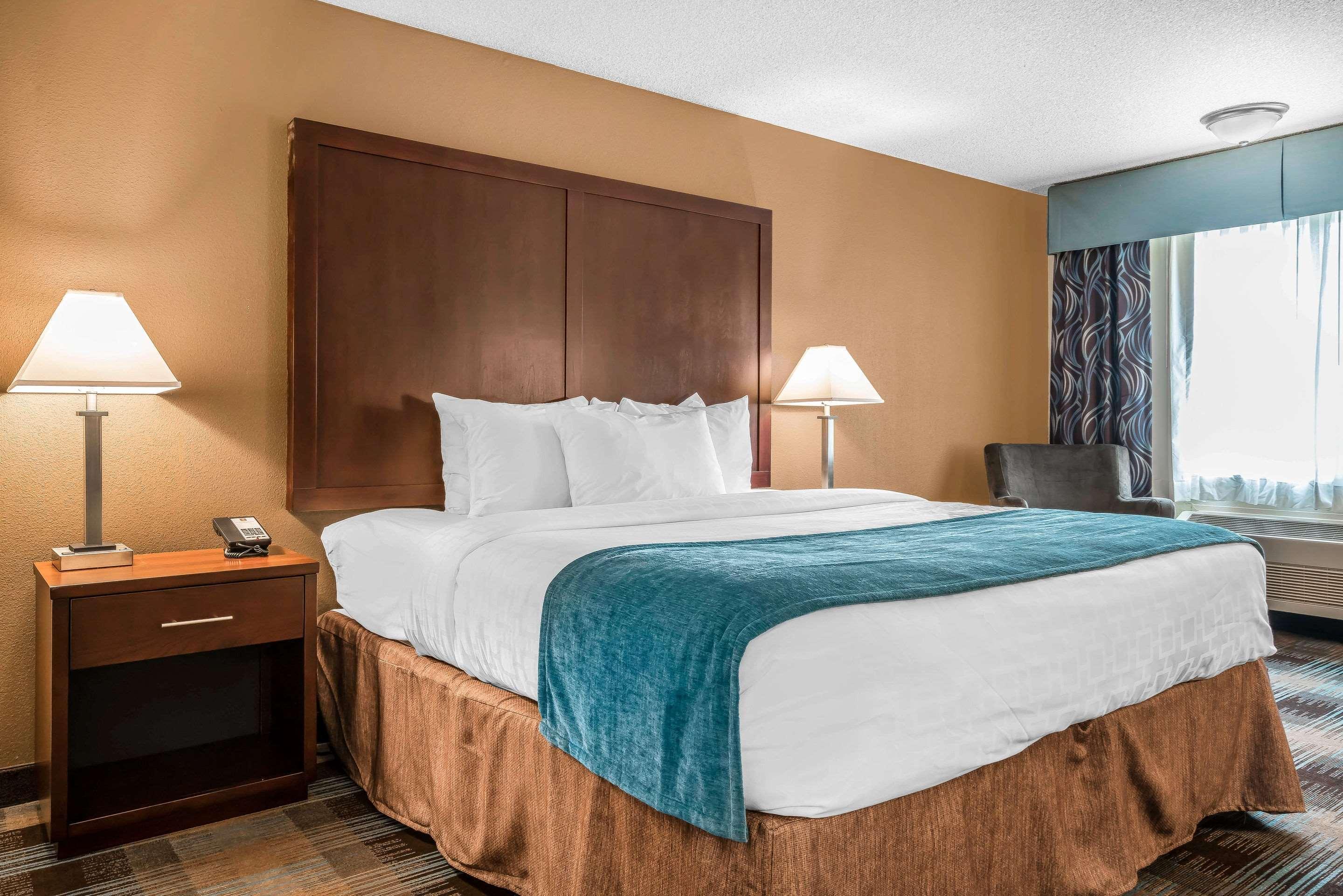 Hotel Clarion Near Jblm