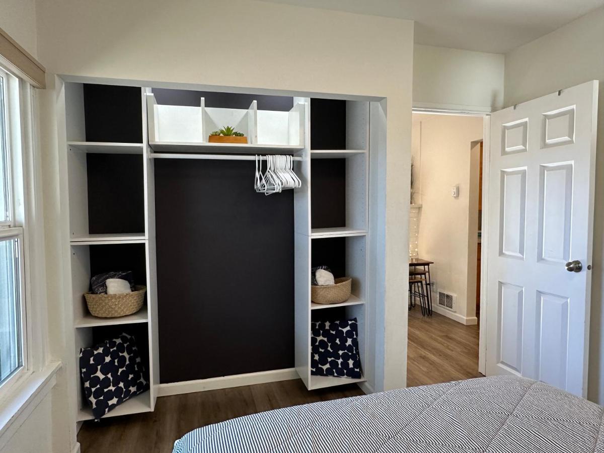 Holiday home Cozy Conveniently Located With King Bed Tacoma