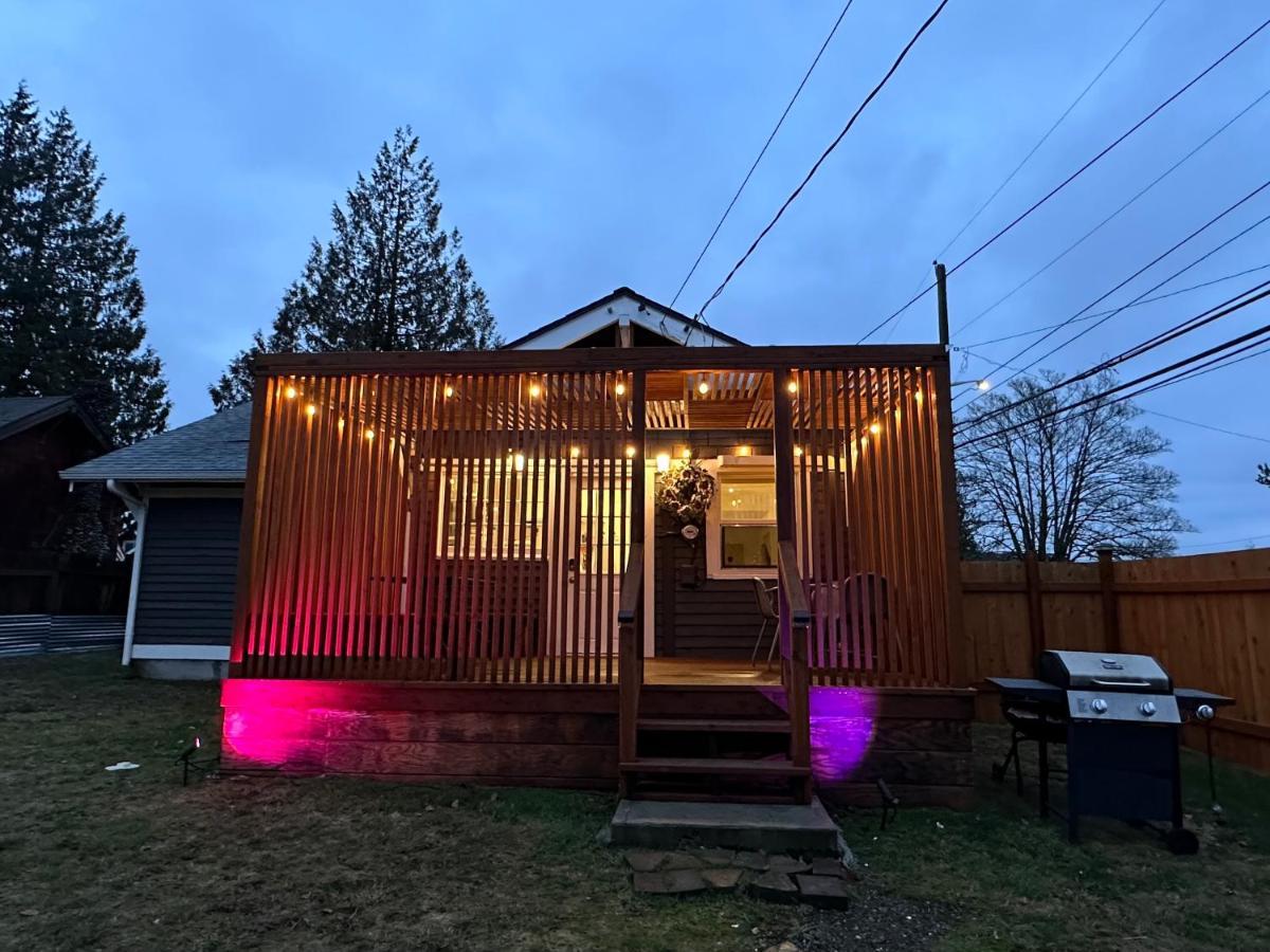 Cozy Conveniently Located With King Bed * Tacoma