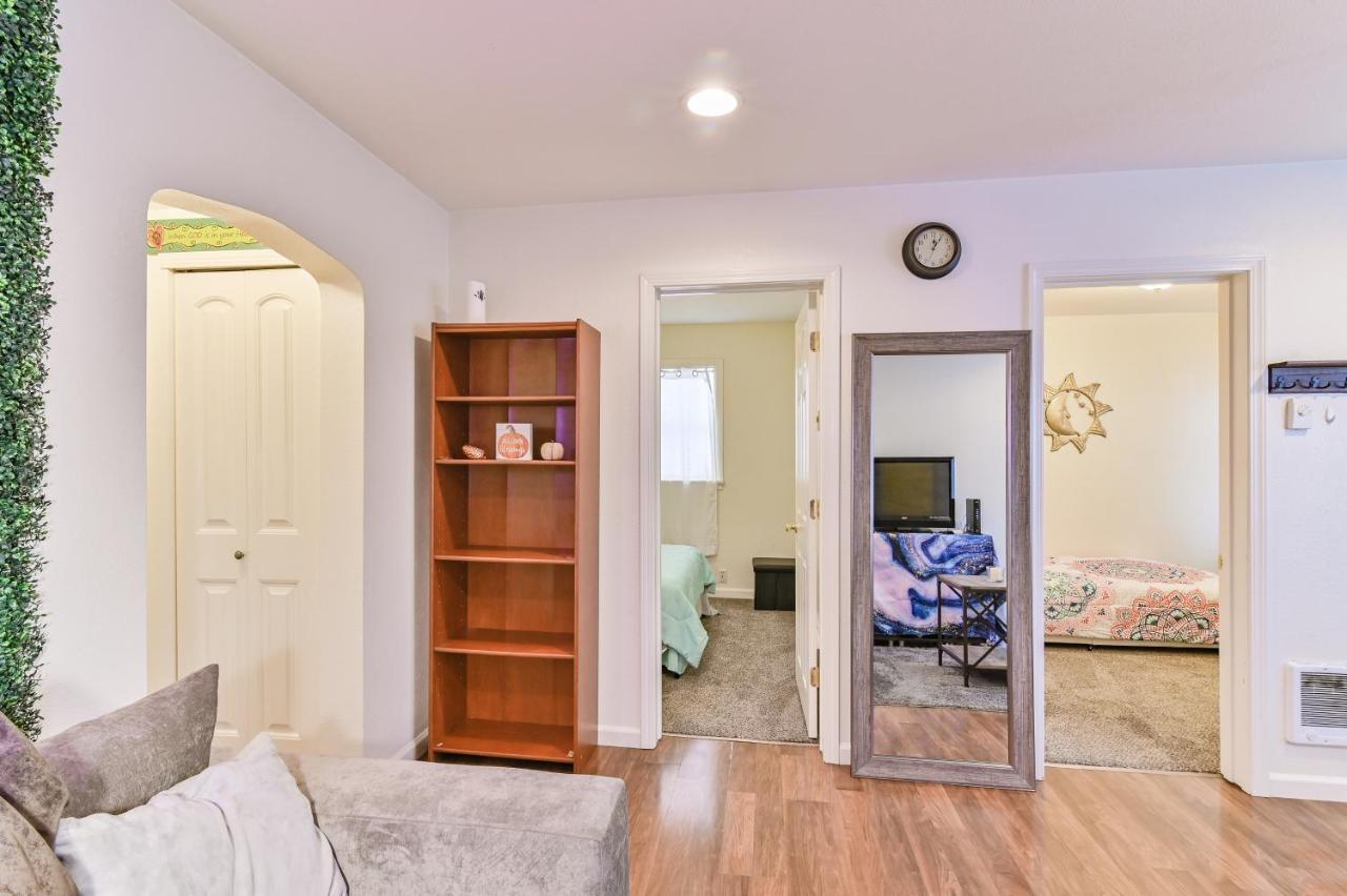 Cozy 2 Bdrm Apt - Easy Access Free Parking - Ac Unit Apartment Tacoma