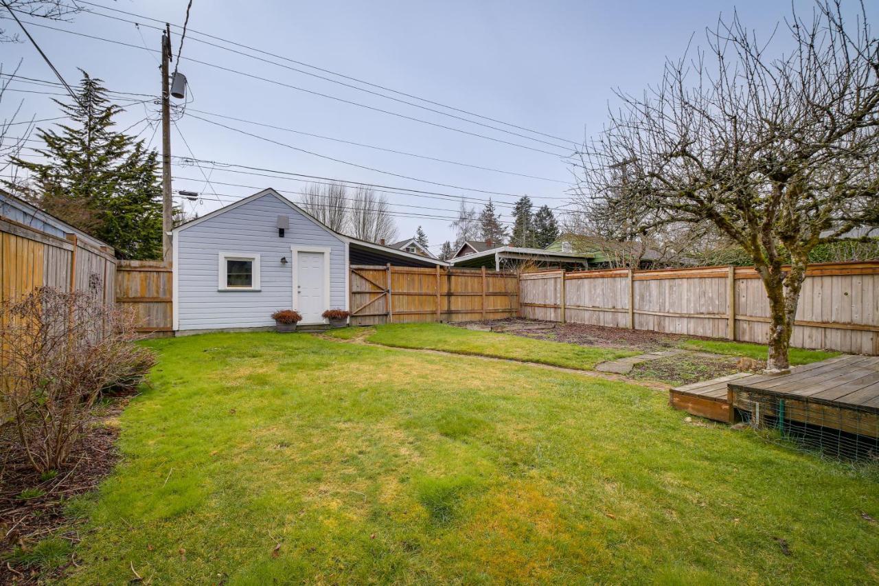 Holiday home Charming Vacation With Fenced Yard