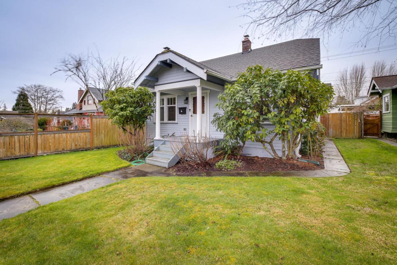 Holiday home Charming Vacation With Fenced Yard