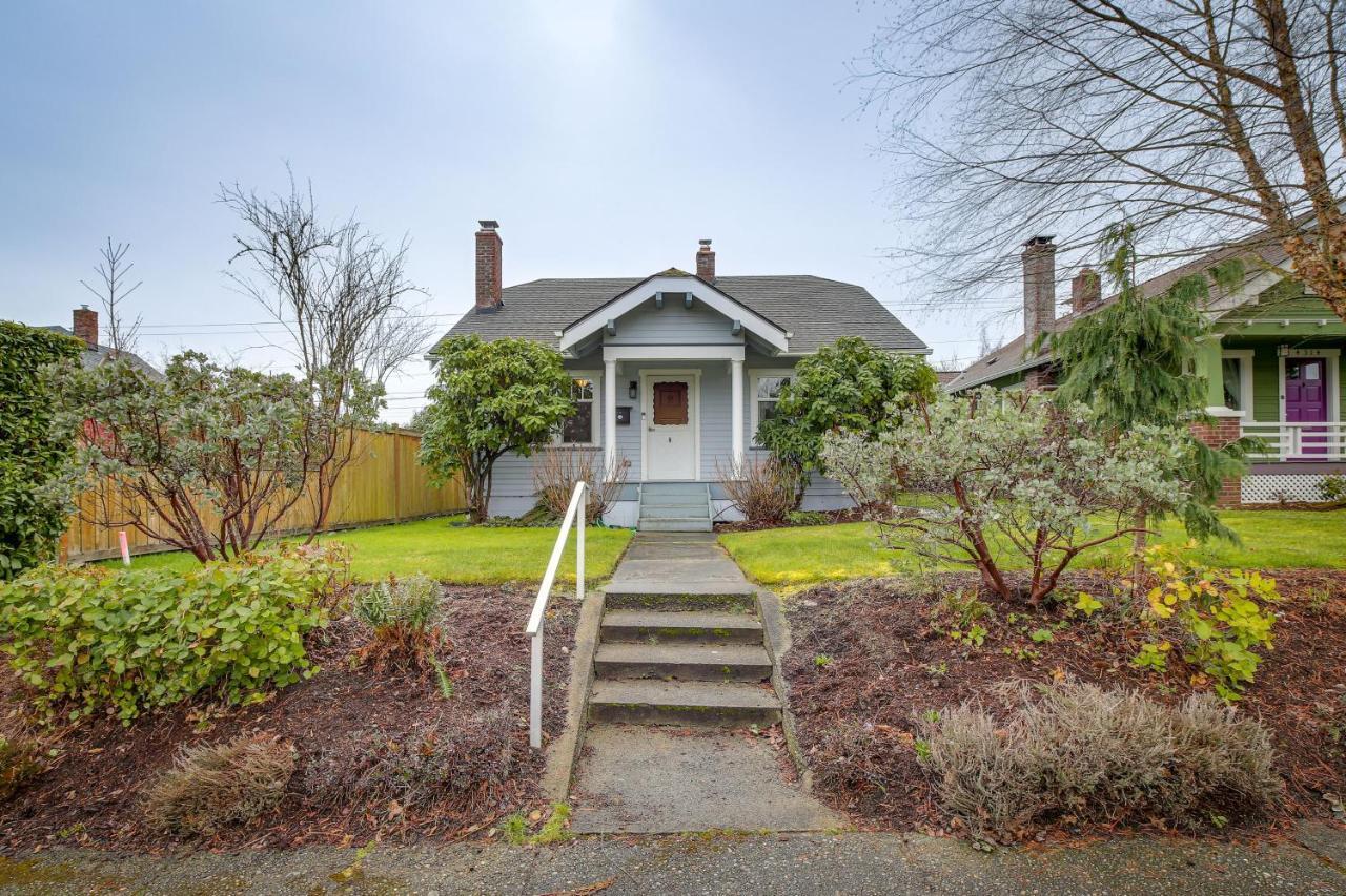 Charming Vacation With Fenced Yard