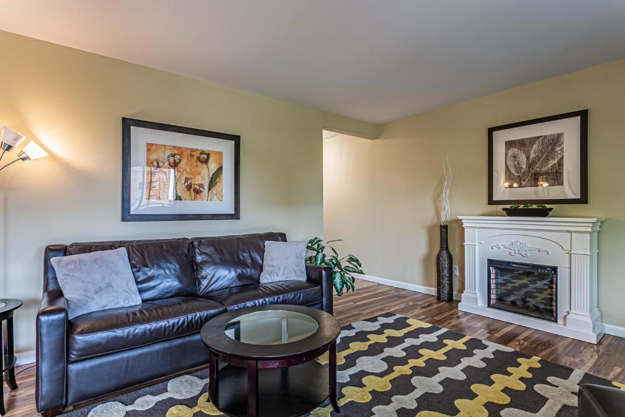 The Terrace, Area, Wd, 2 Baths, 2 Bedrooms, Jacuzzi Bath, Balcony, 925sf * Tacoma