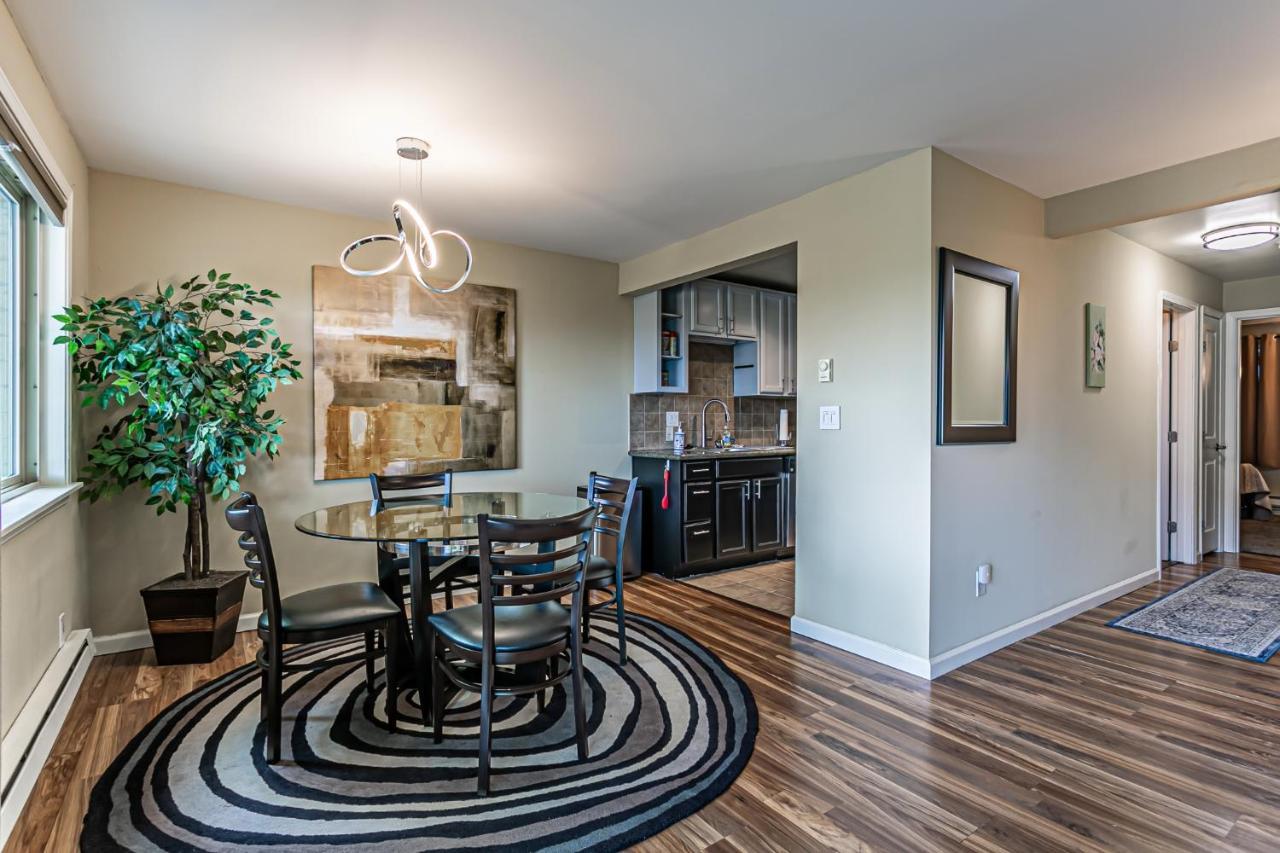 The Terrace, Area, Wd, 2 Baths, 2 Bedrooms, Jacuzzi Bath, Balcony, 925sf