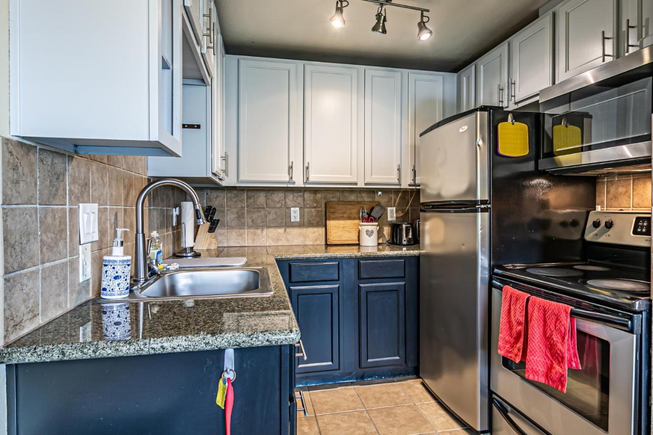 The Terrace, Area, Wd, 2 Baths, 2 Bedrooms, Jacuzzi Bath, Balcony, 925sf Apartment