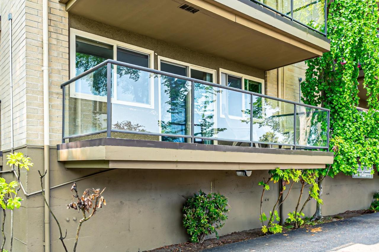 The Terrace, Area, Wd, 2 Baths, 2 Bedrooms, Jacuzzi Bath, Balcony, 925sf Tacoma