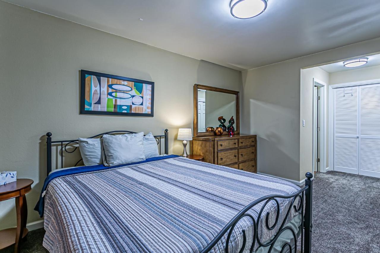 The Terrace, Area, Wd, 2 Baths, 2 Bedrooms, Jacuzzi Bath, Balcony, 925sf Apartment *