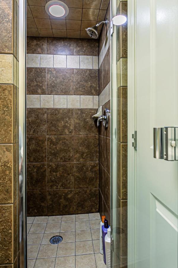 The Terrace, Area, Wd, 2 Baths, 2 Bedrooms, Jacuzzi Bath, Balcony, 925sf Apartment