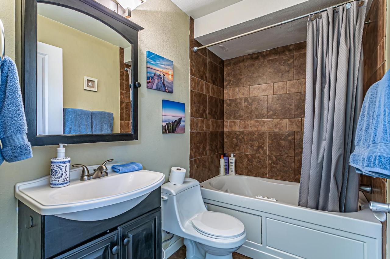 The Terrace, Area, Wd, 2 Baths, 2 Bedrooms, Jacuzzi Bath, Balcony, 925sf Apartment