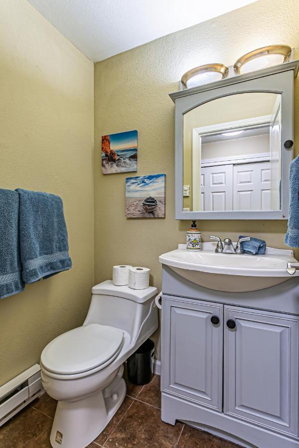 The Terrace, Area, Wd, 2 Baths, 2 Bedrooms, Jacuzzi Bath, Balcony, 925sf Apartment Tacoma
