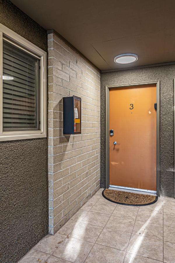 The Lanai, Area, 2 Bedrooms, Wd, Large Balcony, Condo, 825sf Apartamento