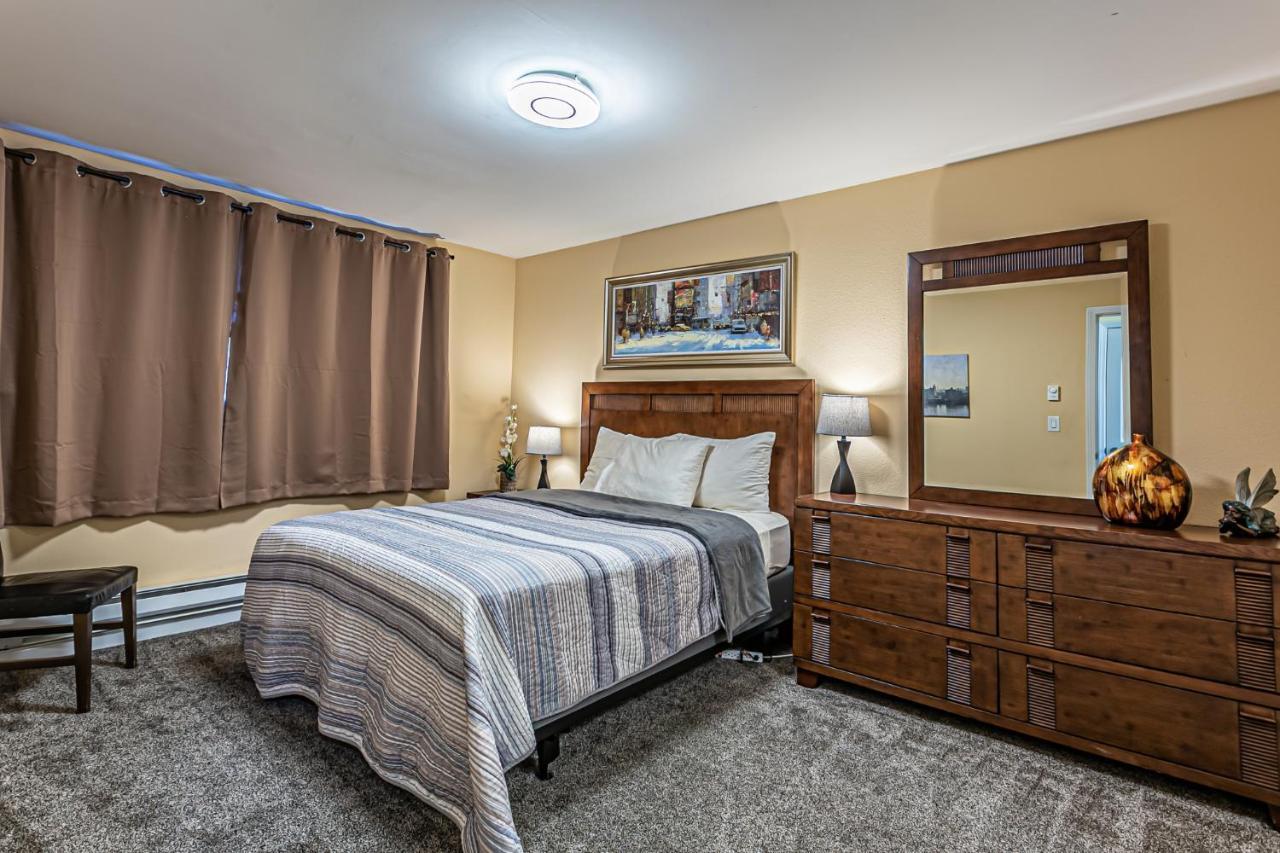 Pacific View, Area, 2 Baths, 2 Bedrooms, Wd, Jacuzzi Bath, New Carpet, Balcony, View, 925sf Apartamento