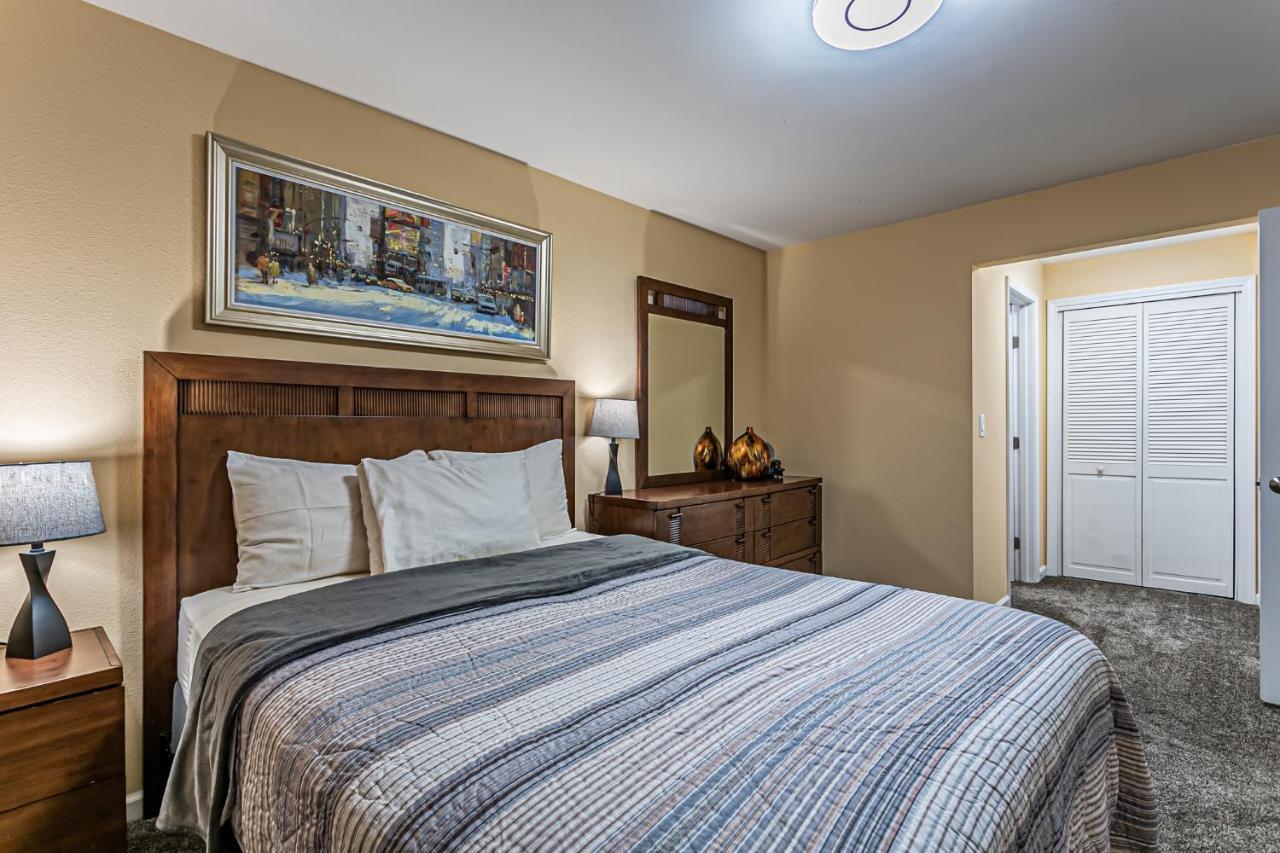 Apartamento Pacific View, Area, 2 Baths, 2 Bedrooms, Wd, Jacuzzi Bath, New Carpet, Balcony, View, 925sf Tacoma