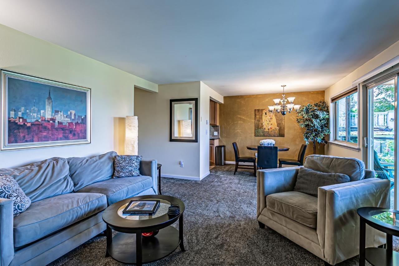 The Veranda, Area, 2 Baths, 2 Bedrooms, Wd, Jacuzzi Bath, New Carpet, Balcony, 925sf Tacoma