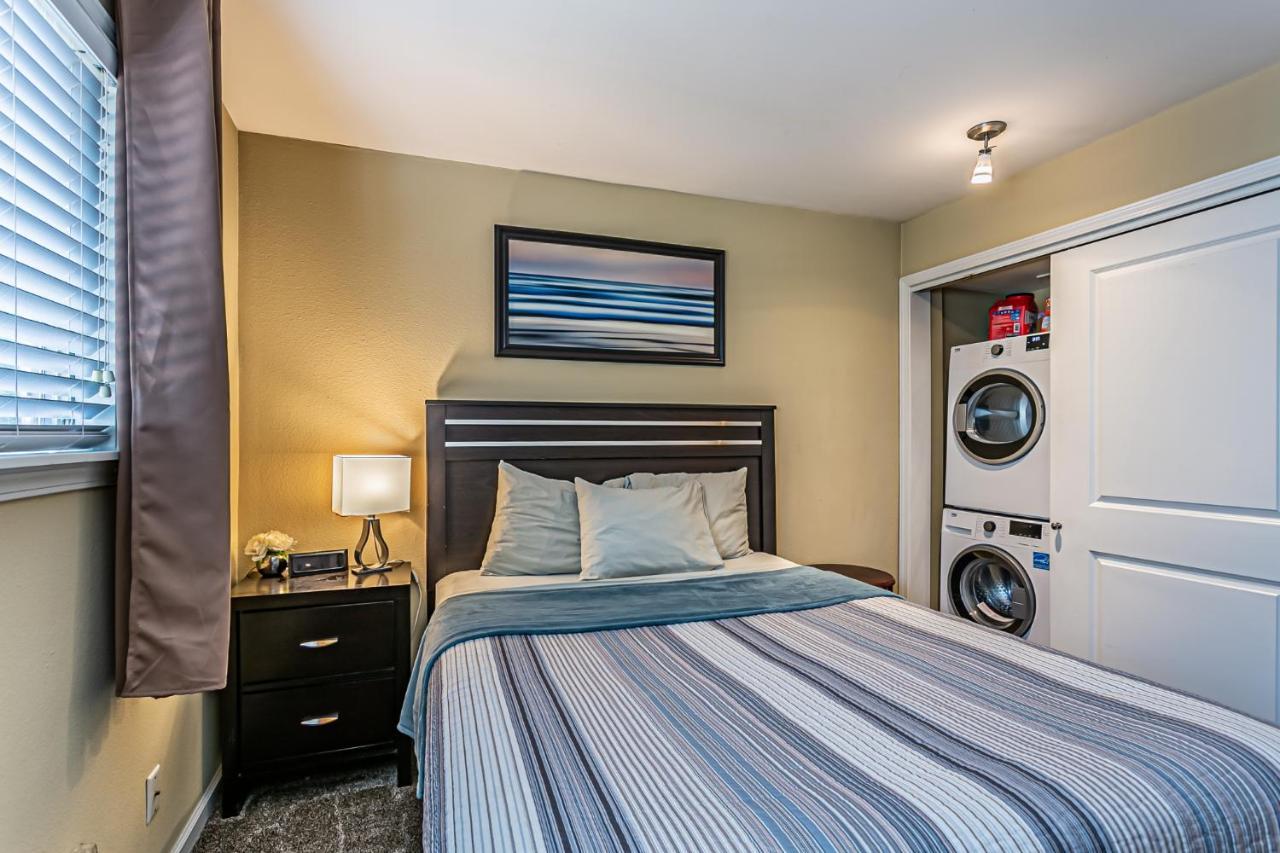 The Veranda, Area, 2 Baths, 2 Bedrooms, Wd, Jacuzzi Bath, New Carpet, Balcony, 925sf *